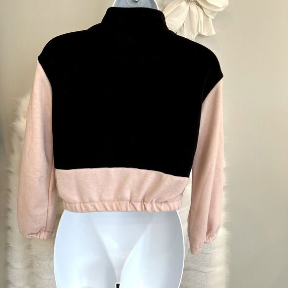 Color Block Crop Sweatshirt (10) - Picture 4 of 9